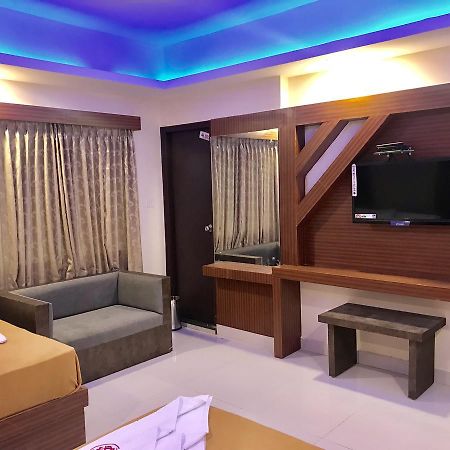 Hotel Grand Suites Бангалор Екстериор снимка