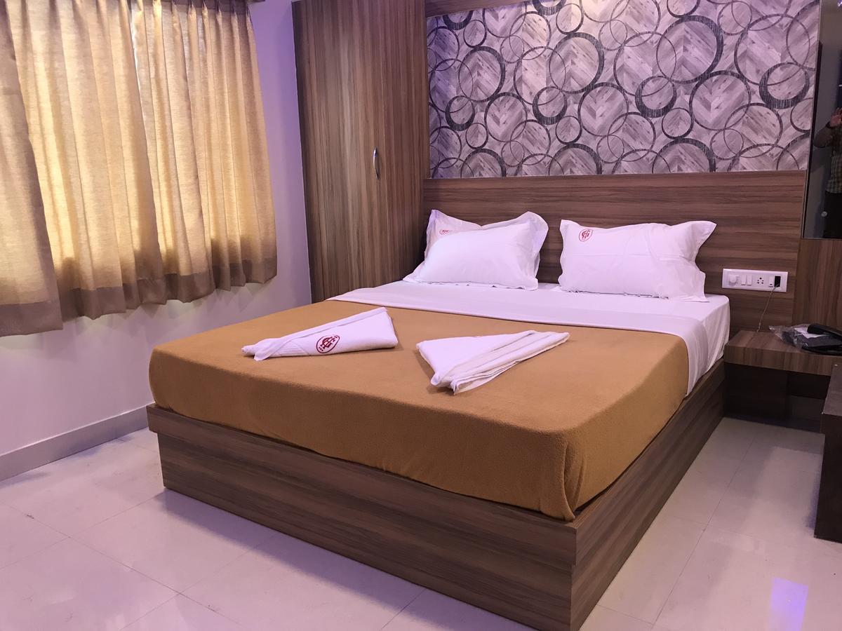 Hotel Grand Suites Бангалор Екстериор снимка
